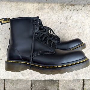LK NEW! Dr. Martens DOCS 11822 Black Boots Womens size US L 8